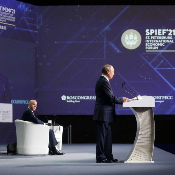 Президент России рассказал о планах увеличить долю китайской техники и оборудования на российском рынке